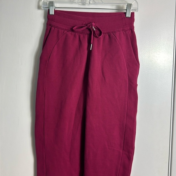 Lululemon Scuba High-Rise Jogger Pomegranate Size 2 - Picture 3 of 12